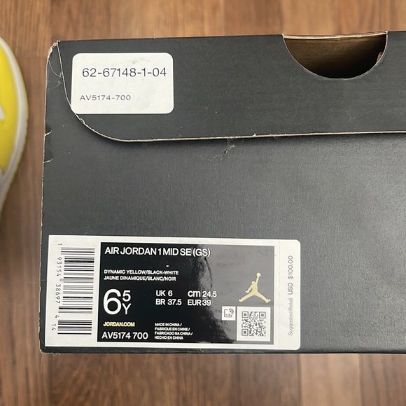 Air Jordan 1 Mid SE GS 'Rose Patch - Dynamic Yellow' - Picture 5 of 5